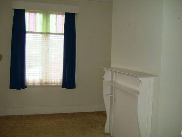 COMFORTABLE CHARACTER HOME Picture