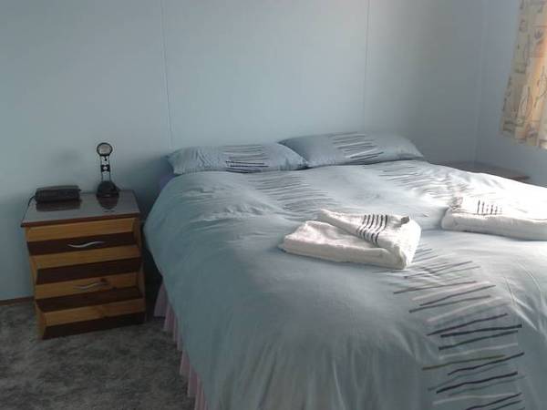 CENTRAL, WITH VIEWS OF GEORGES BAY Picture 2