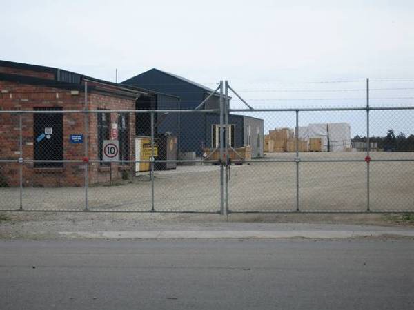 PERFECT POSITION IN BELL BAY Picture 2