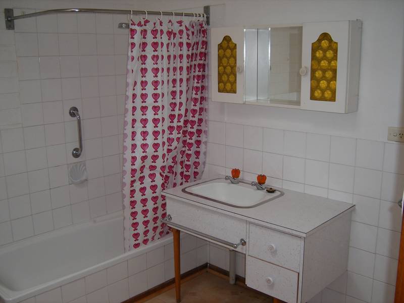 CONVENIETLY LOCATED Picture 3