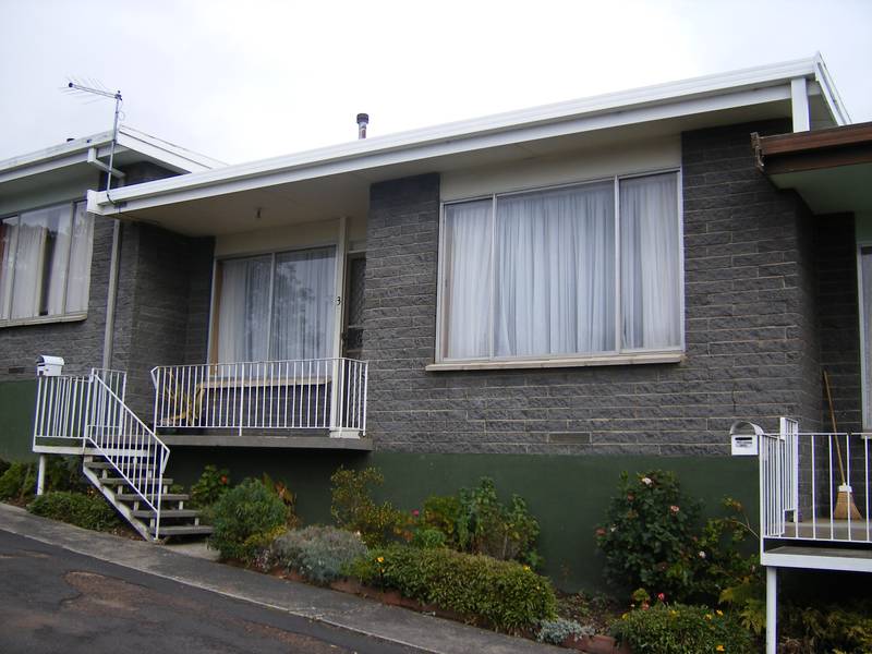 CONVENIETLY LOCATED Picture 1