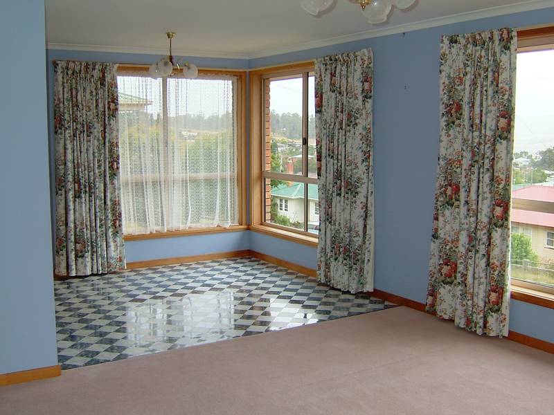 NOT YOUR AVERAGE UNIT Picture 2