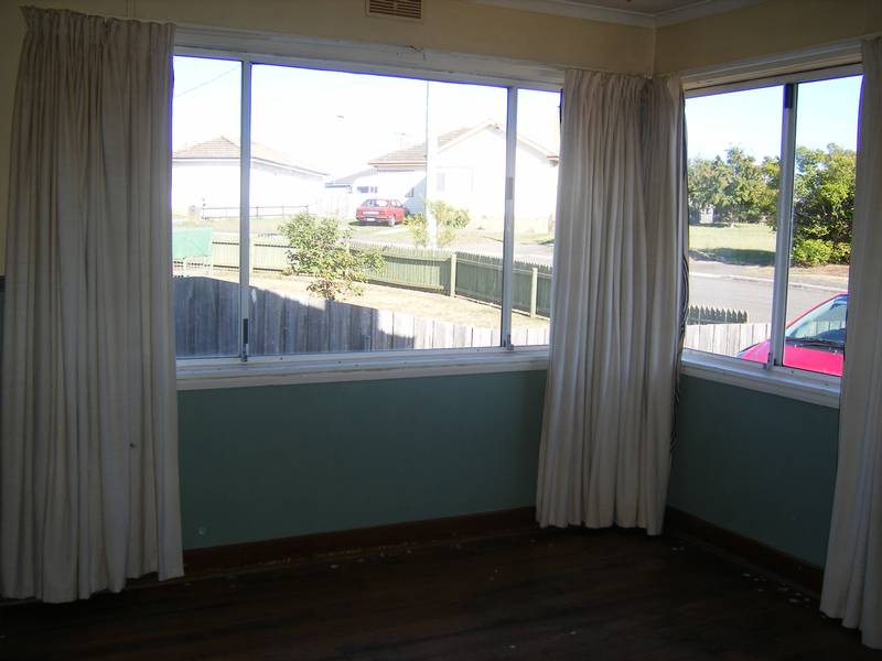 CLOSE TO UNIVERSITY AND SCHOOLS Picture 3