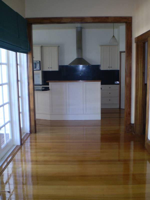 THREE STOREY, THREE BEDROOM, THREE BATHOOM HOME! Picture