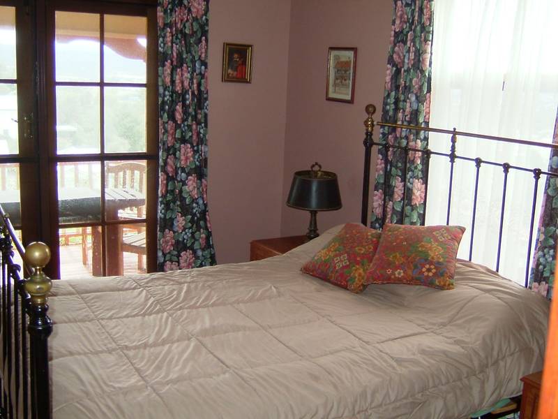 A FULLY FURNISHED DELIGHT! Picture