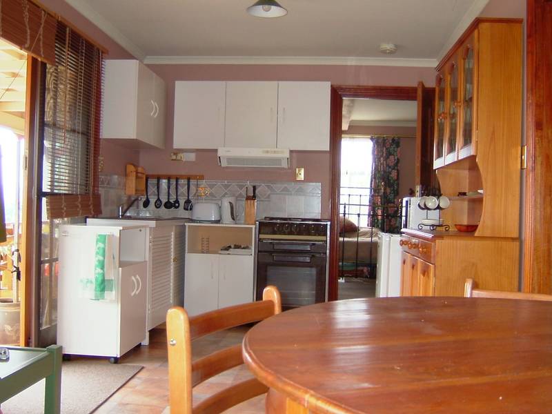 A FULLY FURNISHED DELIGHT! Picture