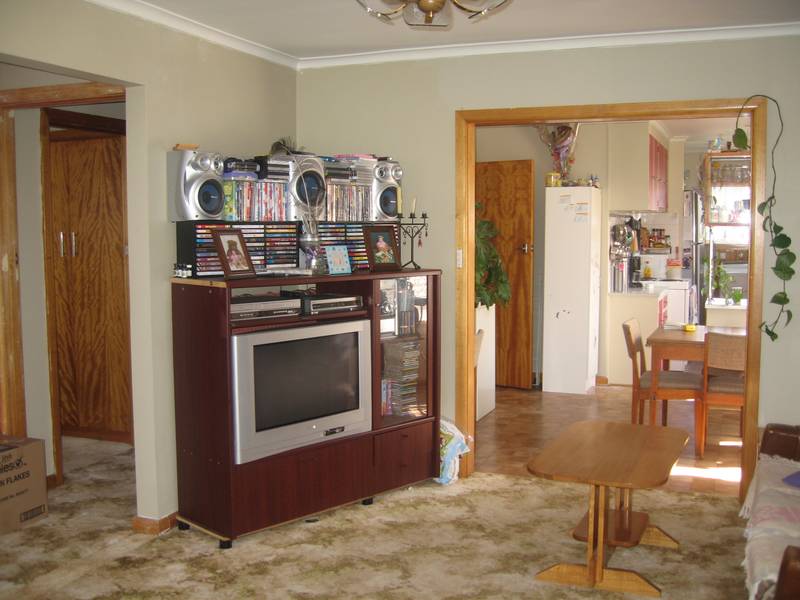 FANTASTIC FIRST HOME OR INVESTMENT Picture 2