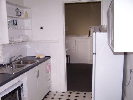 FULLY FURNISHED, MODERN UNIT Picture