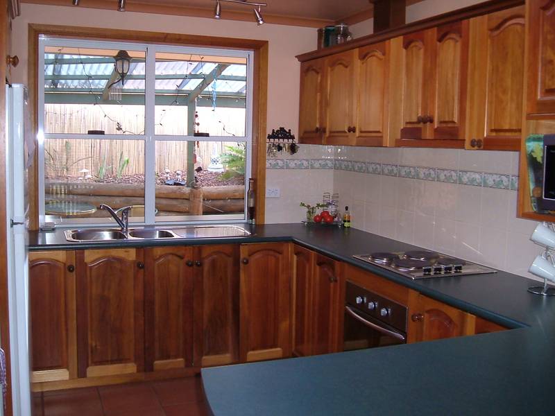 FULLY FURNISHED Picture 3