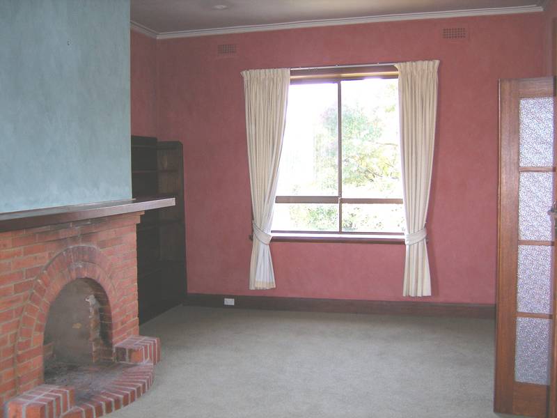 ROOM TO MOVE - MOVE FAST FOR THIS Picture 3