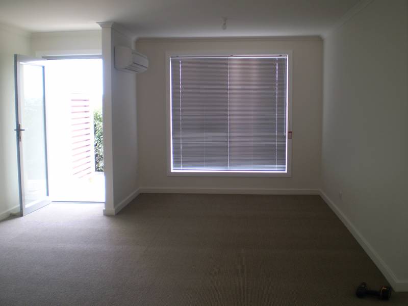 THIS ONE IS A STUNNER Picture 2