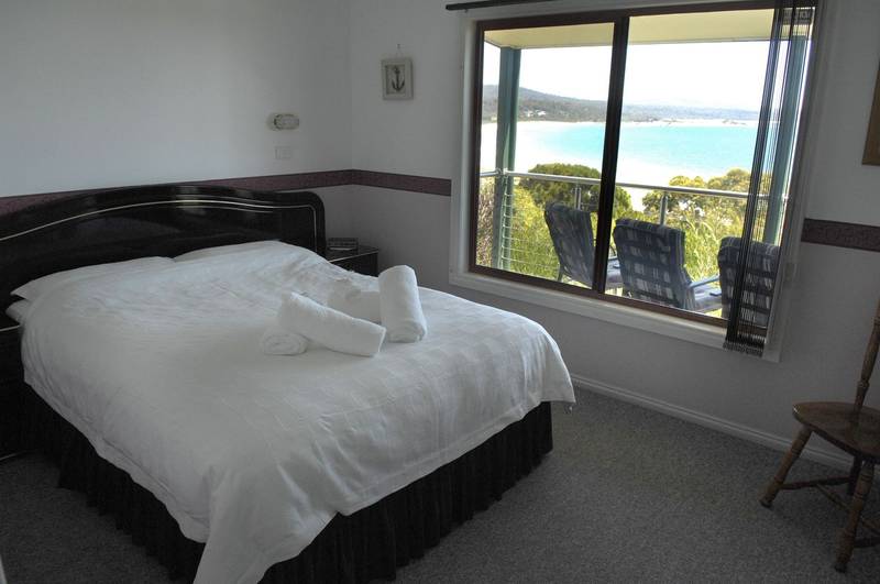 DOLPHIN LOOKOUT COTTAGE Picture 3