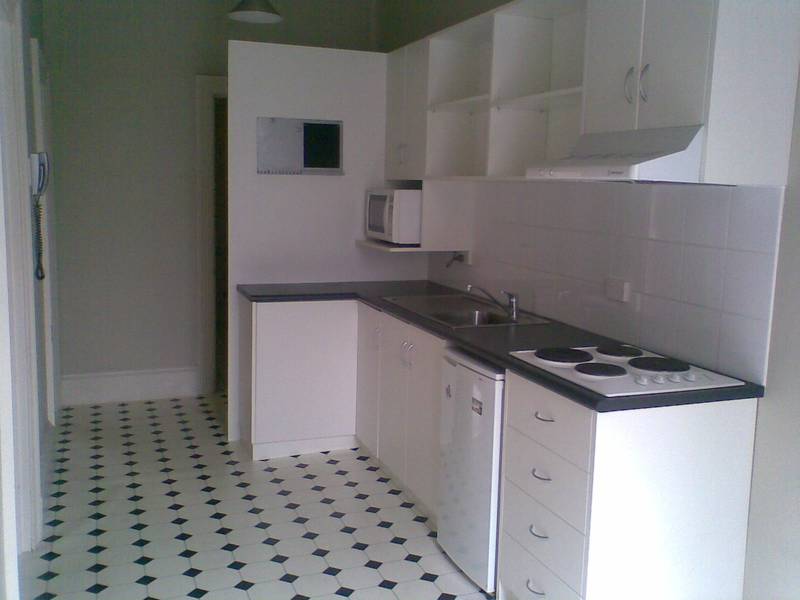 COMFORTABLE LIVING Picture