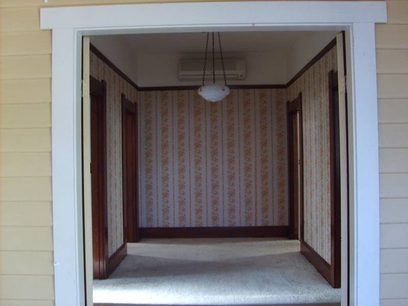 CENTRAL AND SPACIOUS Picture 3