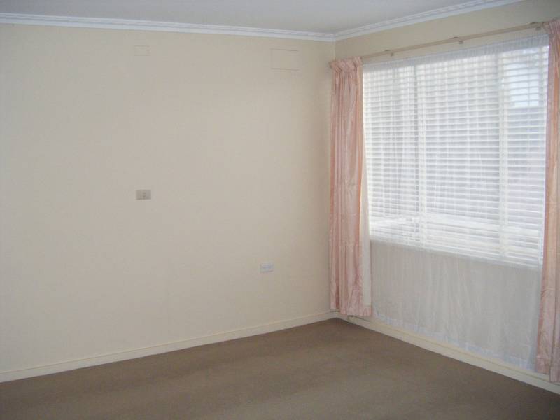 MUST BE SOLD!!! OPEN TO OFFERS!! Picture 2