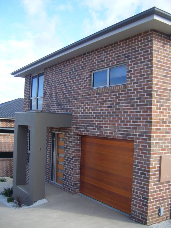 Contemporary Living at it's Finest! Picture 1