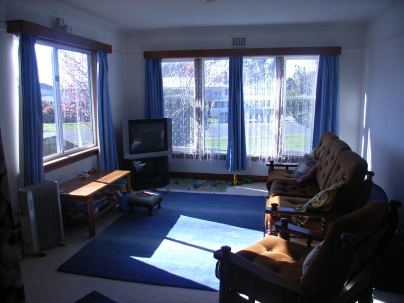 WOW FINALLY! 3 BEDROOMS UNDER 190K! Picture 3