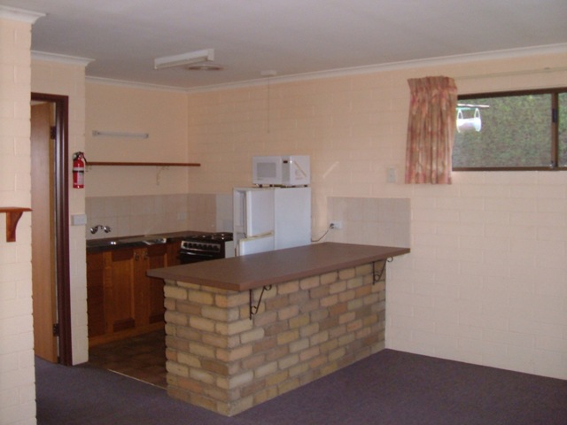 ALWAYS RENTS FAST! Picture 3