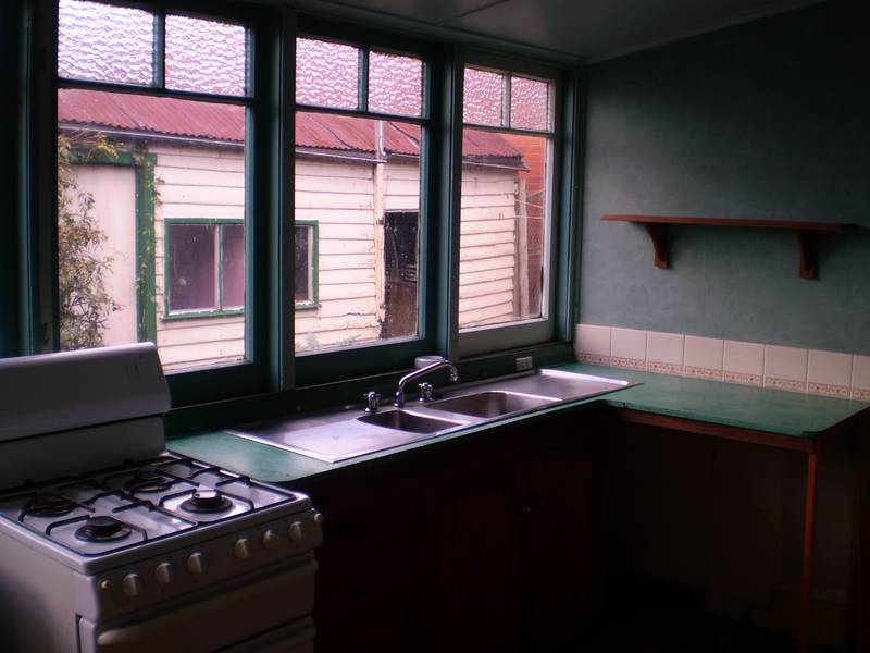 CHARACTER HOME CLOSE TO CBD! Picture 3