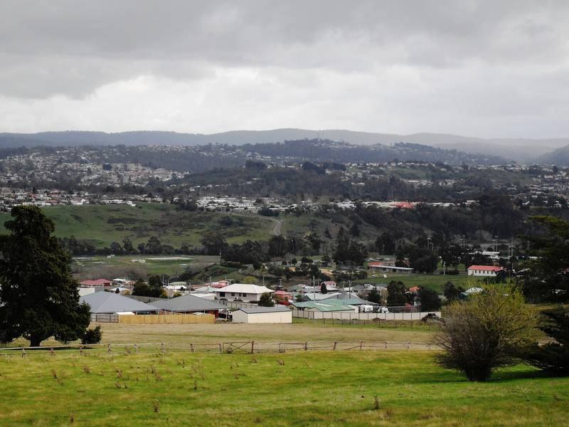 Quiet Location- Big Allotments - Great Views Picture 1