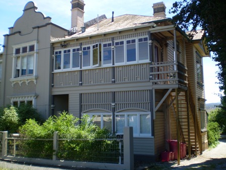 FANTASTIC FULLY FURNISHED APARTMENT! Picture 1