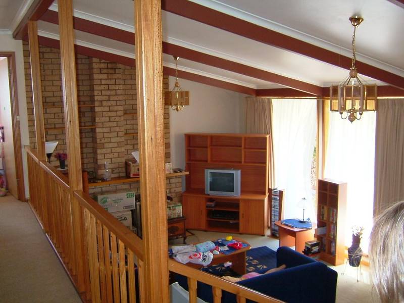 GREAT FAMILY HOME WITH BEAUTIFUL GARDENS Picture 2