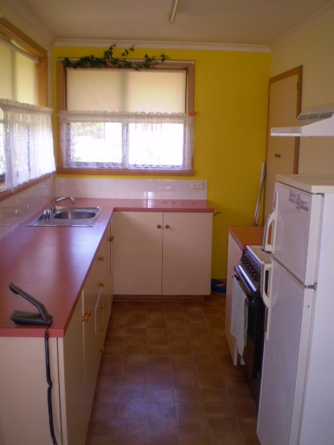 Easy Walking Distance to the University Picture 3