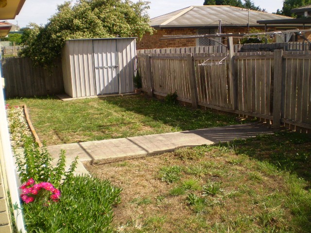 Easy Walking Distance to the University Picture 2