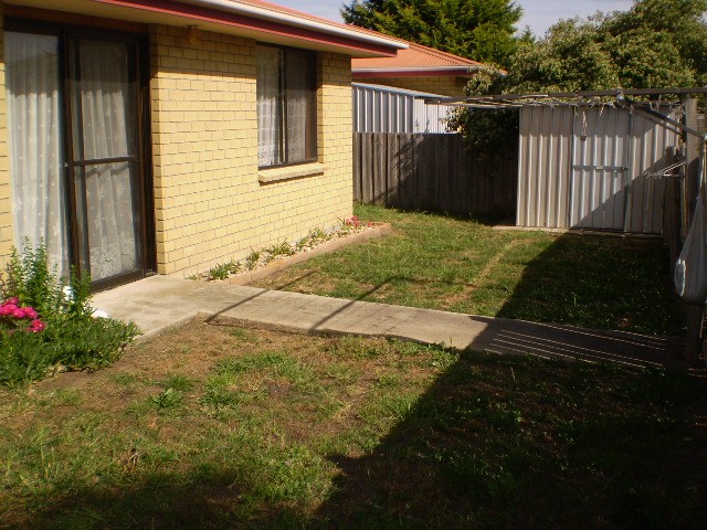 Easy Walking Distance to the University Picture 1