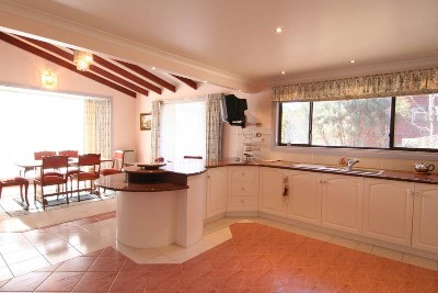 EXECUTIVE LIVING! INTERNAL INSPECTION A MUST! Picture