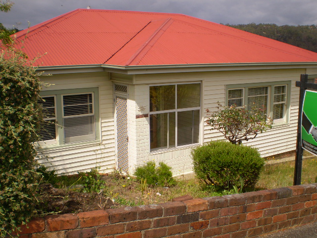 AFFORDABLE WITH VIEWS OF SOUTH LAUNCESTON Picture 1