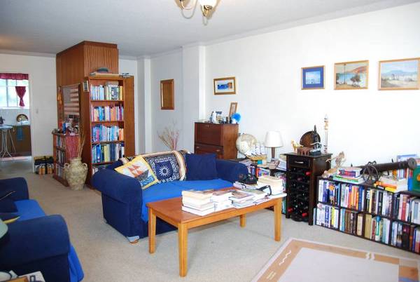 LEAFY WATERFRONT LOCATION Picture 1