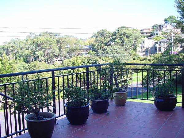 EXTREMELY SPACIOUS FAMILY LIVING Picture 2