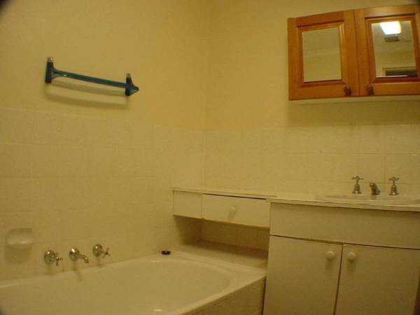 CONVENIENT LOCATION Picture 3