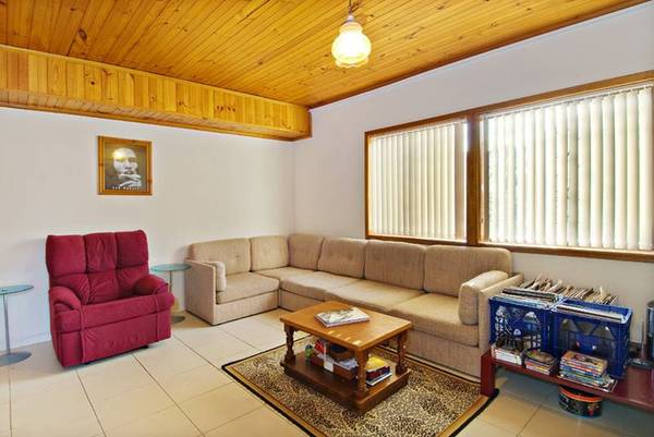 IMPRESSIVE SIZED TOWNHOUSE Picture 3