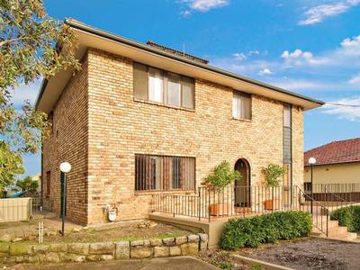 IMPRESSIVE SIZED TOWNHOUSE Picture