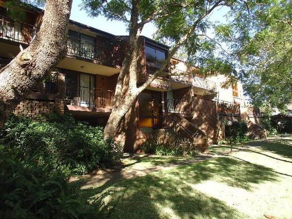 LARGE 2 BEDROOM + DOUBLE GARAGE Picture 1