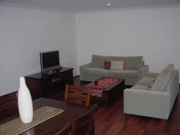 IMMACULATELY PRESENTED Picture 2