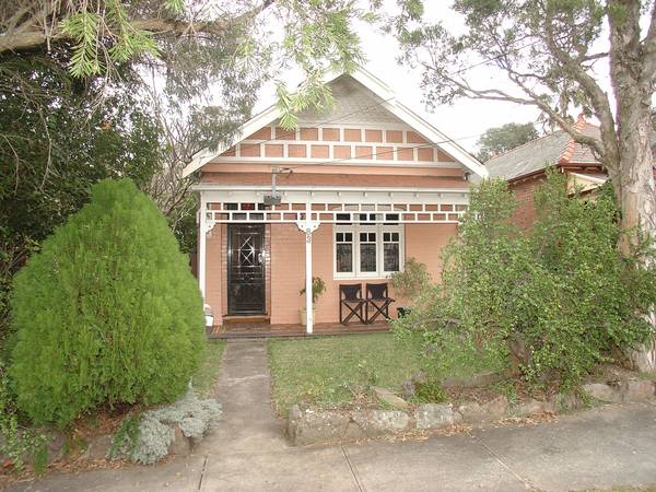 CHARM, CHARACTER AND CONVENIENCE Picture 1