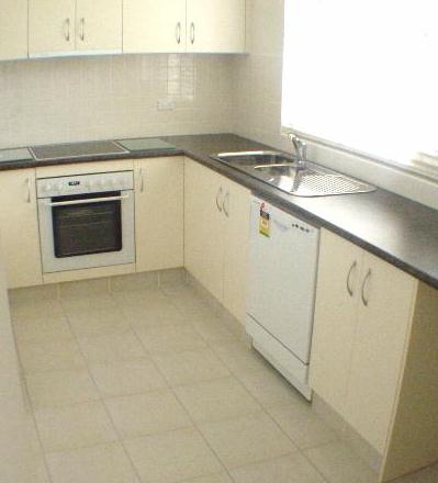 RENOVATED UNIT IN WATERFRONT POSITION Picture 3