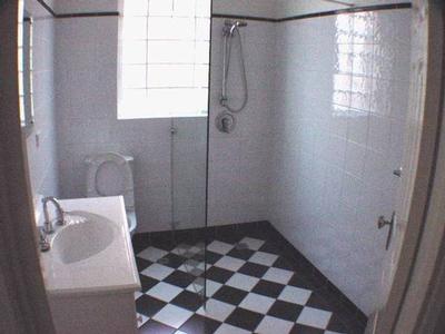 RENOVATED 1 BEDROOM UNIT Picture