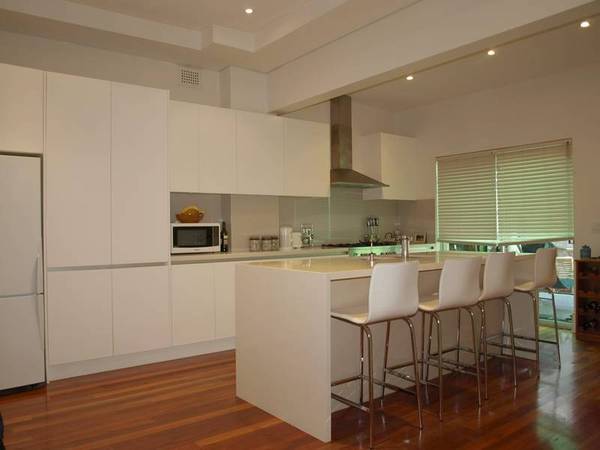 FAMILY LIVING IN A PRESTIGE LOCATION Picture