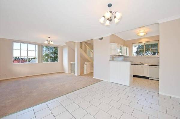 LUXURY EAST SIDE TOWNHOUSE Picture