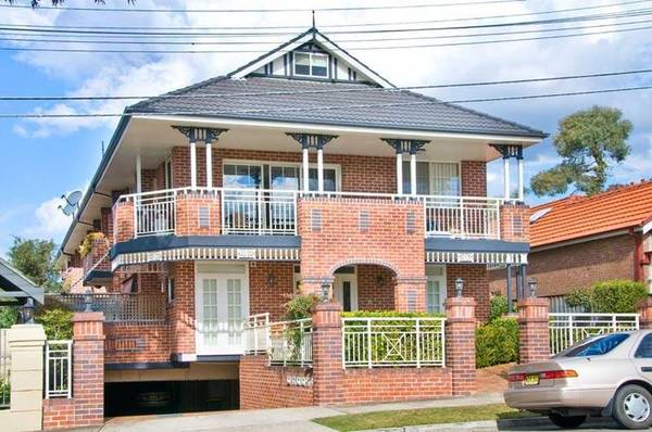 LUXURY EAST SIDE TOWNHOUSE Picture