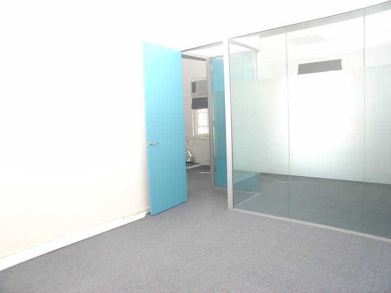 FIRST FLOOR CENTRALLY LOCATED OFFICE SPACE Picture 2