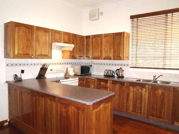 IDEAL FAMILY LIVING IN PRIME LOCATION Picture 3