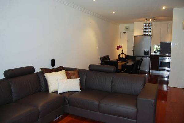 RENOVATED & READY TO ENJOY! Picture 2