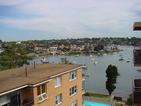 STUNNING WATERFRONT APARTMENT Picture 2