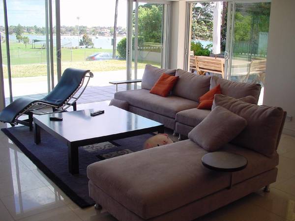 STUNNING PARK & WATERVIEWS! Picture 2