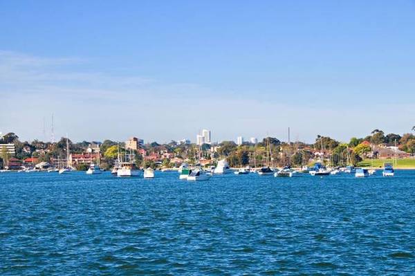 WATER & PARKSIDE POSITION - 928SQM BLOCK OF LAND Picture 3